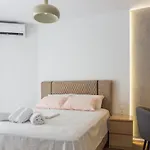 New Modern Style Next To The Train Station Apartman *