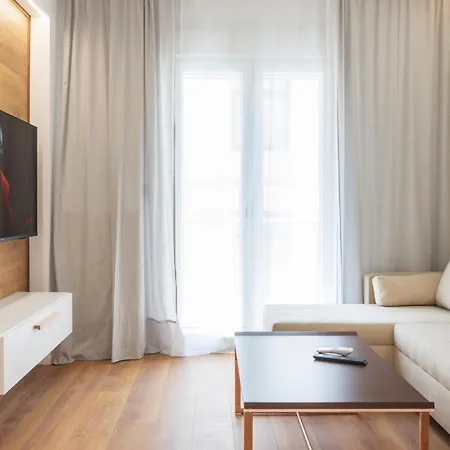 New Modern Style Next To The Train Station Apartman