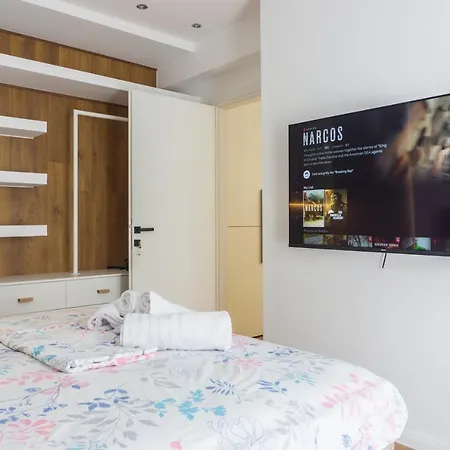 New Modern Style Next To The Train Station * Szaloniki