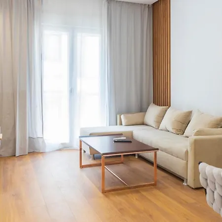 New Modern Style Next To The Train Station * 테살로니키