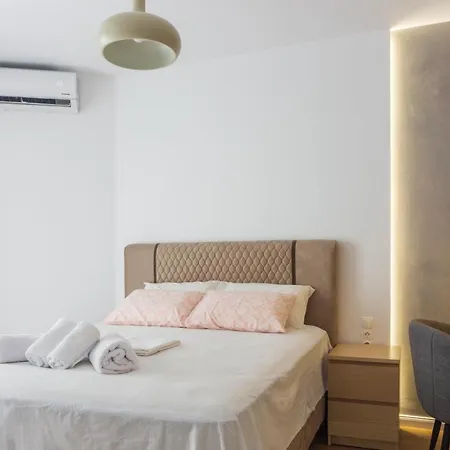 New Modern Style Next To The Train Station Apartment *