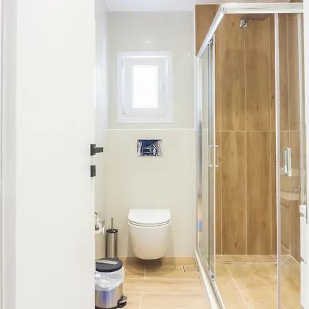 New Modern Style Next To The Train Station Apartment Thessaloniki