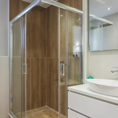 New Modern Style Next To The Train Station Apartment Thessaloniki